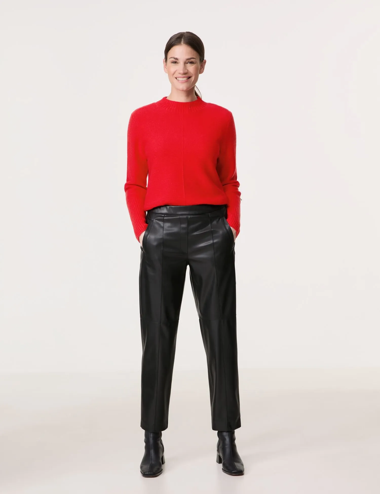 7/8-length faux leather trousers