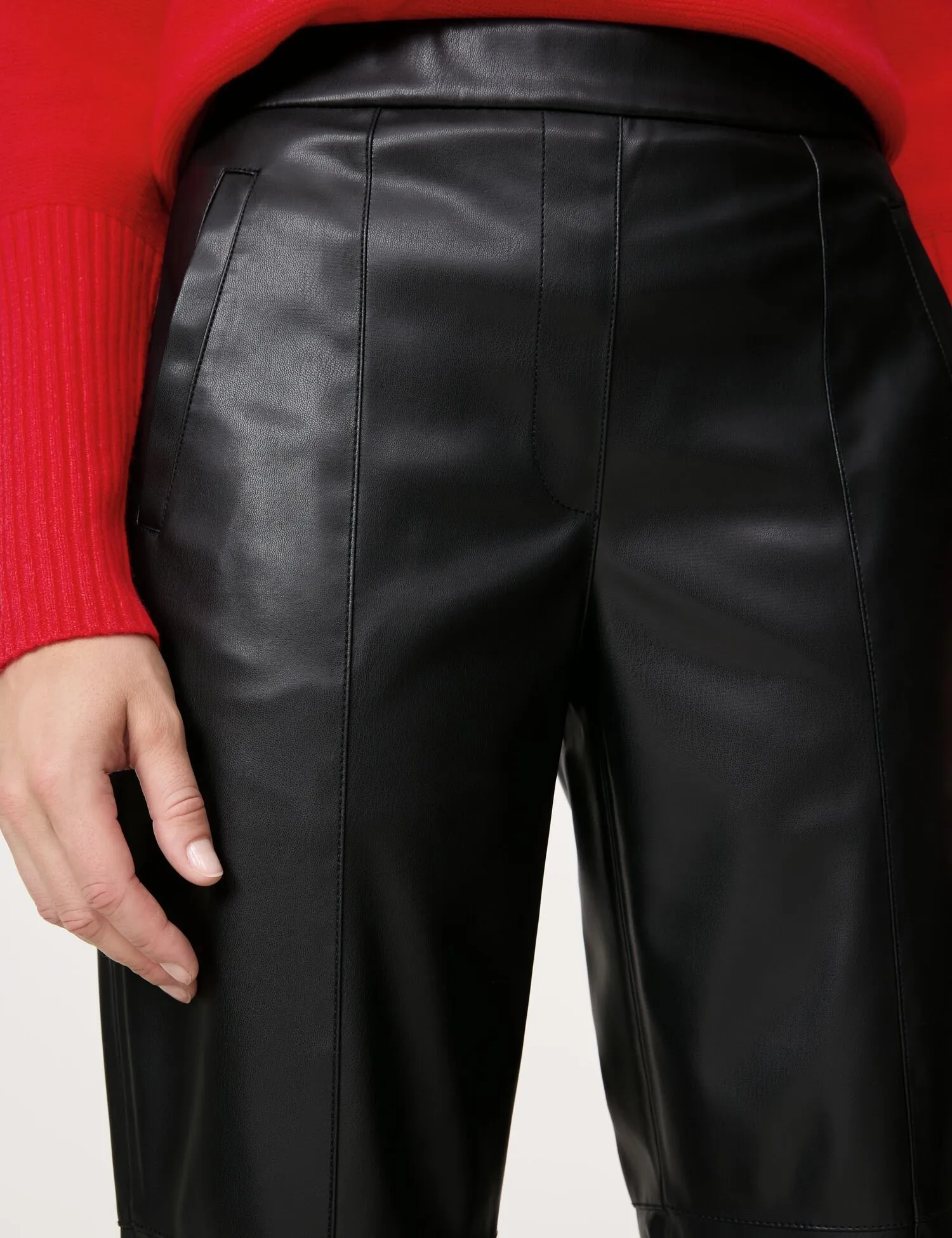 7/8-length faux leather trousers