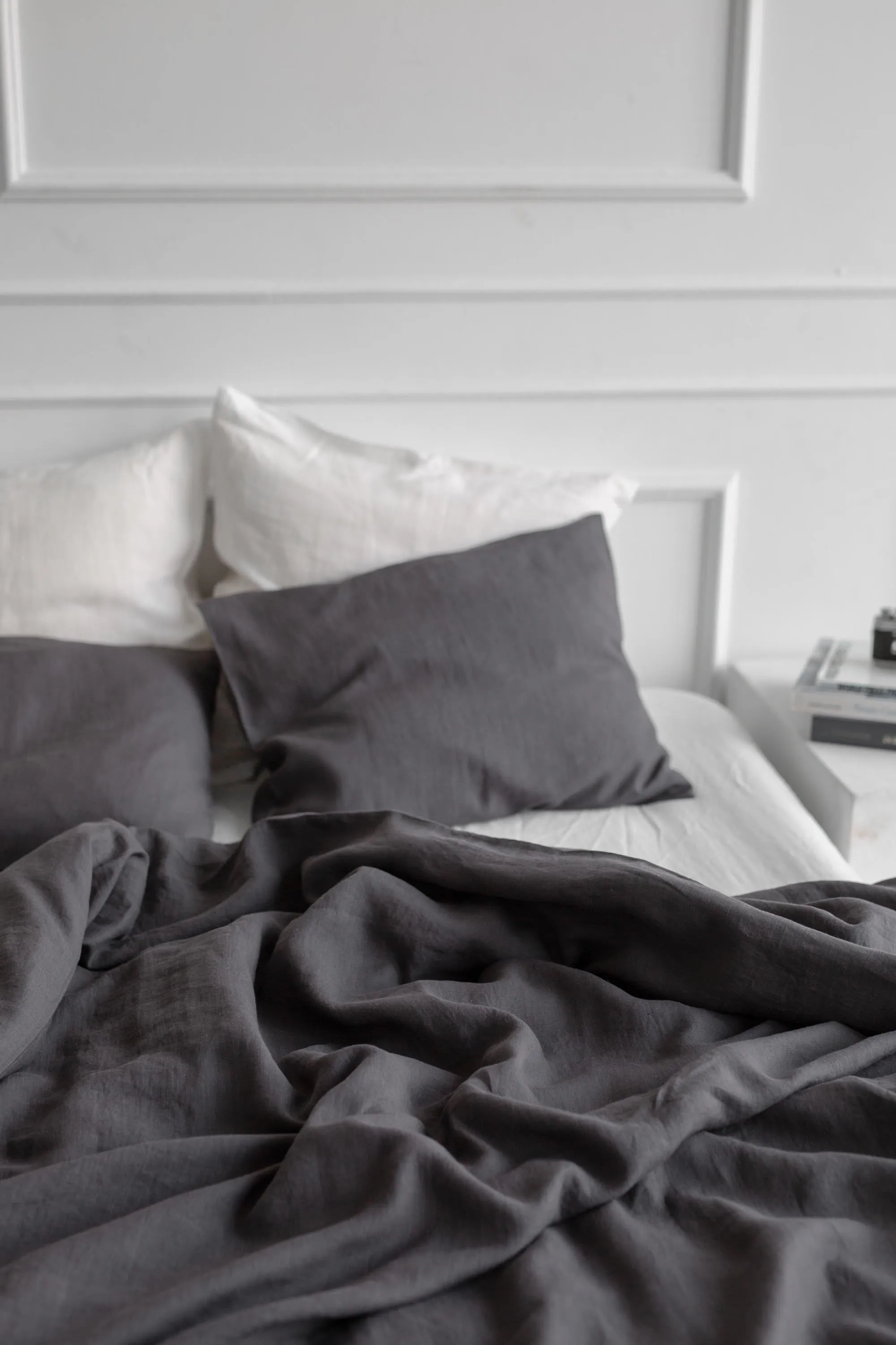 Linen pillowcase in Charcoal