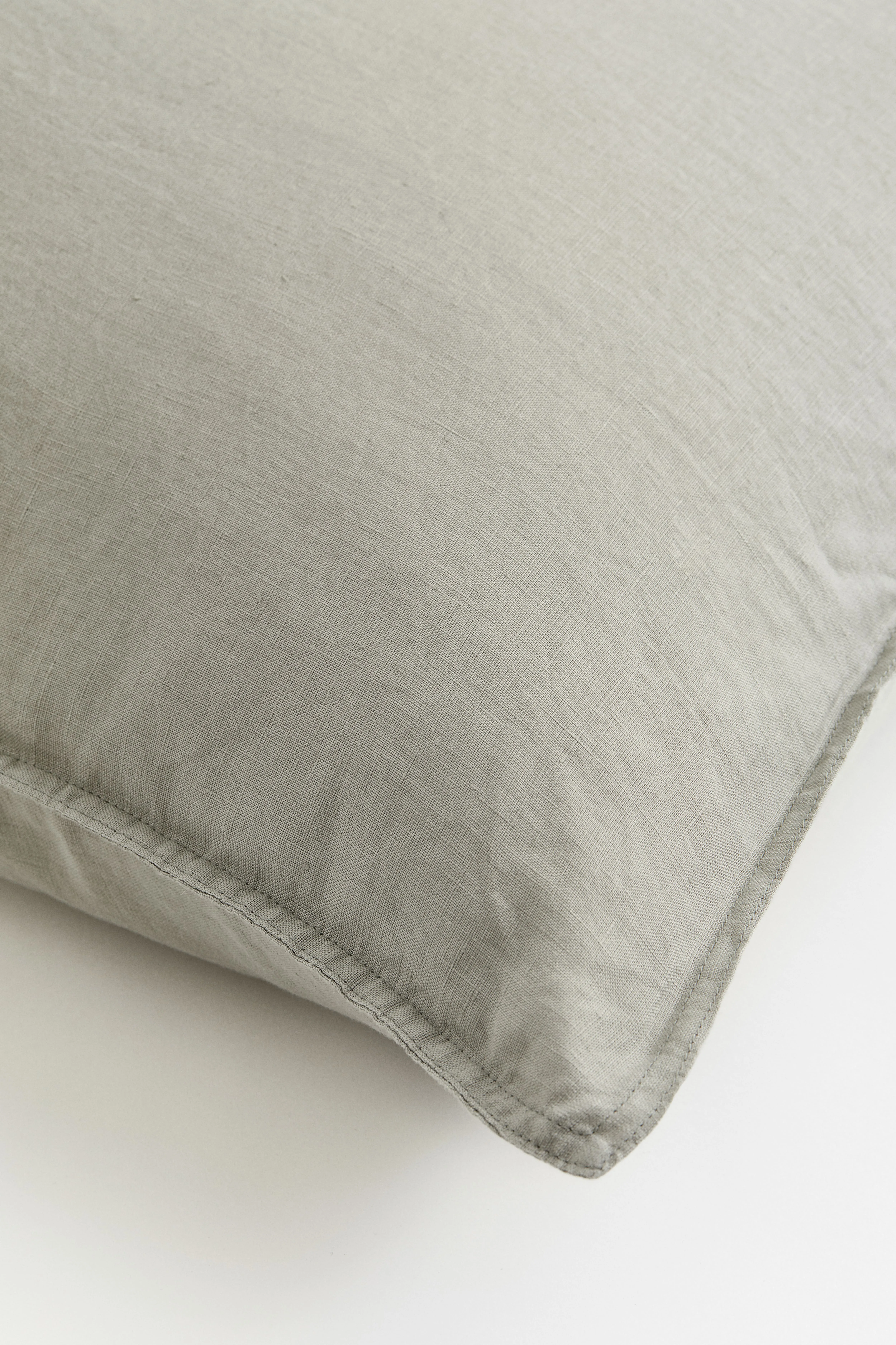 Washed linen pillowcase - Sage green - Home All | H&M GB