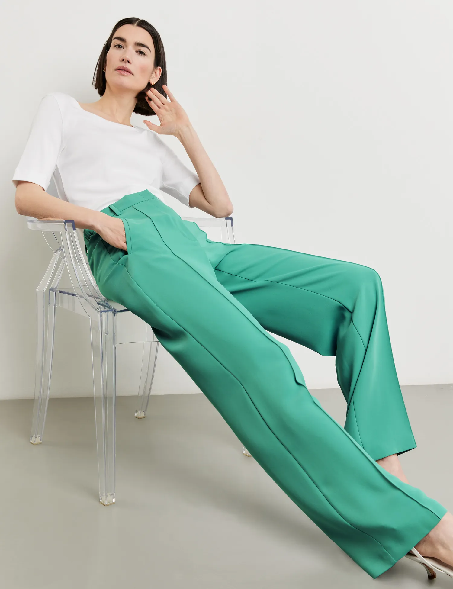 Wide-leg trousers with pintucks