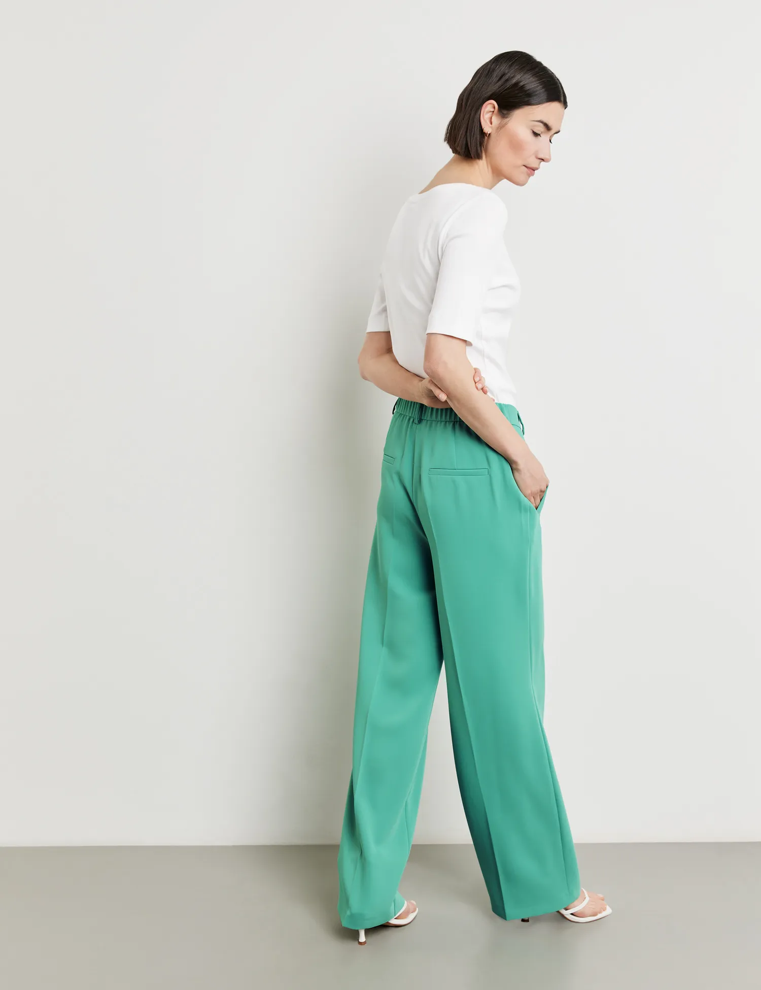 Wide-leg trousers with pintucks